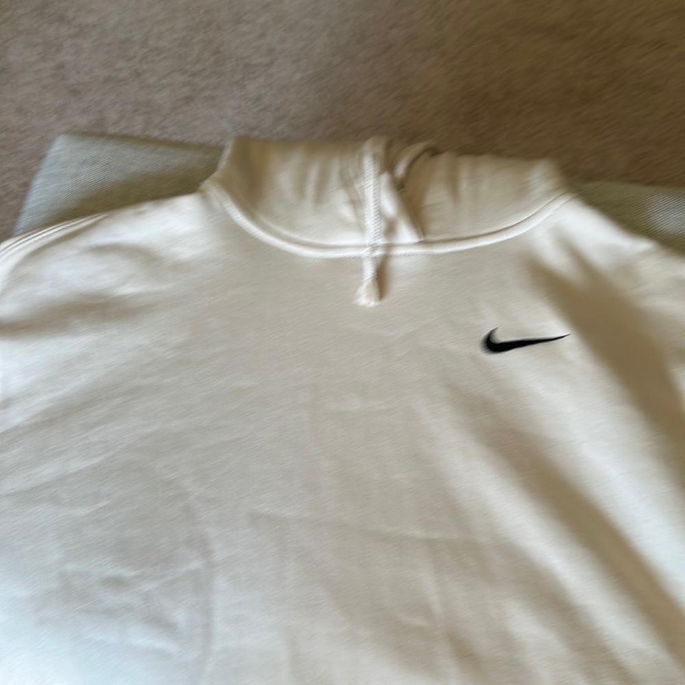 Nike women’s hoodie, size XS. Worn once. Excellent condition